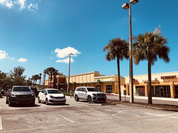 Tower Oaks End Cap: 8927 S.R. 52, Hudson, FL 34667